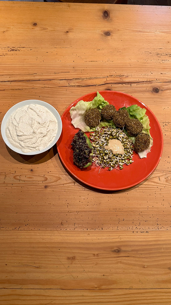 Alimentation vivante / Raw Food: falafels, tartare d'algues et sauce aïoli, Fabio's Cocoon